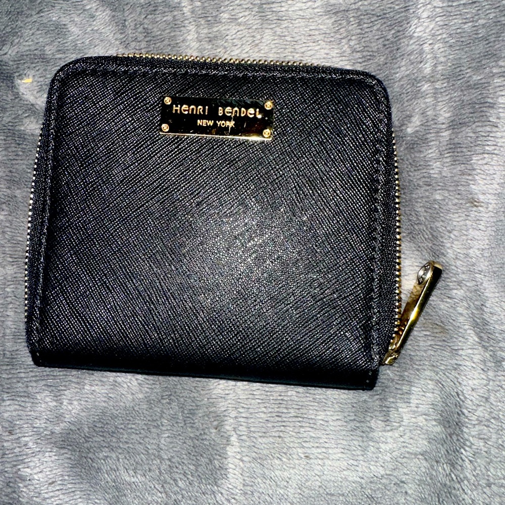 Black leather small Hendri Bendel wallet